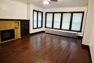 7826 S Bennett Ave, Chicago, IL 60649 - Photo 2