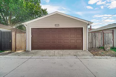 10339 S Calumet Avenue, Chicago, IL 60628 - Photo 18