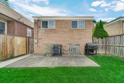 10339 S Calumet Avenue, Chicago, IL 60628 - Photo 16