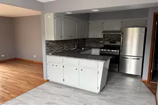 8637 Leamington Ave, Burbank, IL 60459 - Photo 2