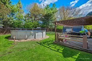 2238 Highfield Ln, Aurora, IL 60504 - Photo 2