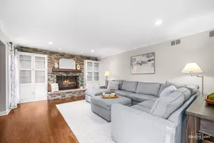 2576 Leach Dr, Naperville, IL 60564 - Photo 10