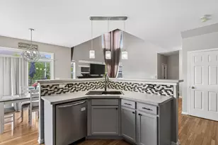 1013 Club Lake Dr, Antioch, IL 60002 - Photo 8