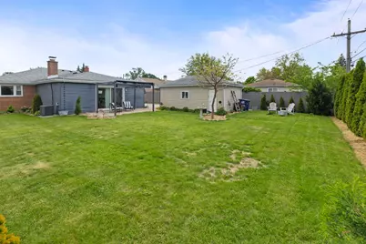 1076 S 3rd Avenue, Des Plaines, IL 60016 - Photo 16