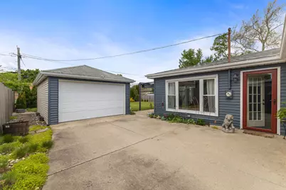 1076 S 3rd Avenue, Des Plaines, IL 60016 - Photo 14