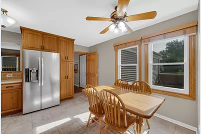 2300 Appleby Drive, Wheaton, IL 60189 - Photo 8