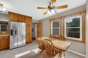 2300 Appleby Dr, Wheaton, IL 60189 - Photo 8