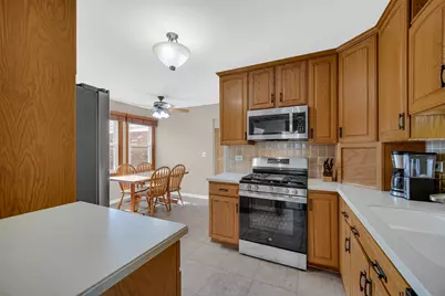 2300 Appleby Drive, Wheaton, IL 60189 - Photo 6