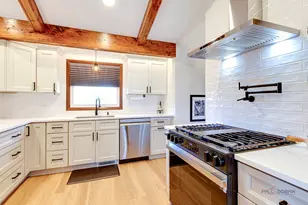2042 S Goebbert Rd, Arlington Heights, IL 60005 - Photo 10