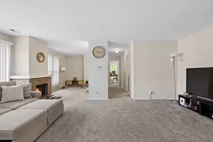 240 Southwick Ct, Vernon Hills, IL 60061 - Photo 2