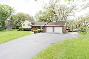 10594 Grover Oaks Rd, Roscoe, IL 61073 - Photo 4