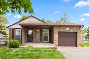 1406 Kaskaskia Ave, Elgin, IL 60123 - Photo 2