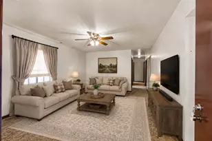 1406 Kaskaskia Ave, Elgin, IL 60123 - Photo 6