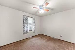 1406 Kaskaskia Ave, Elgin, IL 60123 - Photo 16
