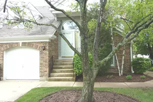 265 Willow Pkwy, Buffalo Grove, IL 60089 - Photo 1