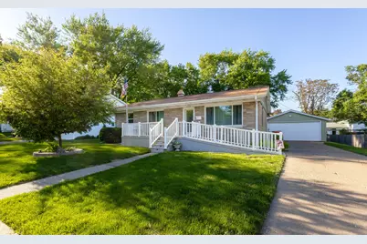 1920 E 31st Street, Davenport, IA 52807 - Photo 2
