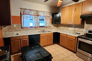 8443 S Manistee Ave, Chicago, IL 60617 - Photo 10