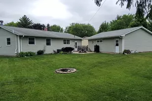 1500 Woodland Dr, Sycamore, IL 60178 - Photo 2