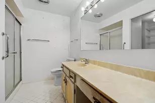 9560 Gross Point Rd, Skokie, IL 60076 - Photo 12
