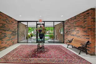 9560 Gross Point Rd, Skokie, IL 60076 - Photo 18