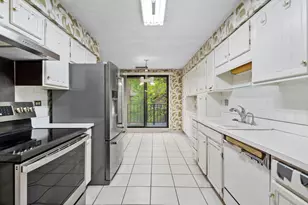 9560 Gross Point Rd, Skokie, IL 60076 - Photo 8