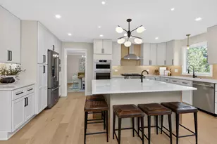 2604 Newport Dr, Naperville, IL 60565 - Photo 6