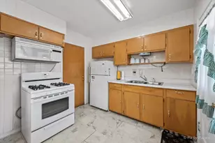 5216 Lee St, Skokie, IL 60077 - Photo 4