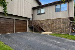 56 Century Dr, Roselle, IL 60172 - Photo 2