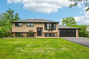 10521 Fitzsimmons Dr, Palos Park, IL 60464 - Photo 2