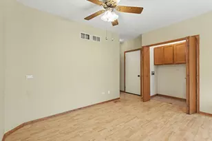 10948 Deblin Ln, Oak Lawn, IL 60453 - Photo 8