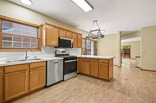 10948 Deblin Ln, Oak Lawn, IL 60453 - Photo 6