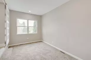 9535 S Fairfield Ave, Evergreen Park, IL 60805 - Photo 12