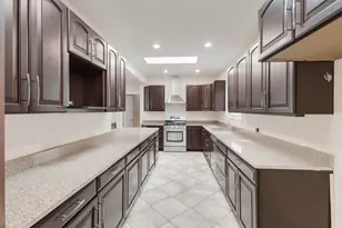 9535 S Fairfield Ave, Evergreen Park, IL 60805 - Photo 6