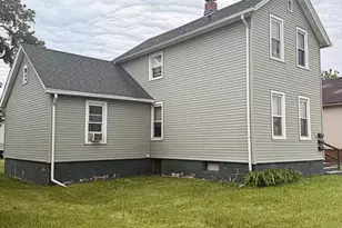 946 S Schuyler Ave, Kankakee, IL 60901 - Photo 2