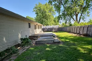 142 Fielder Dr, Salem, IL 62881 - Photo 4