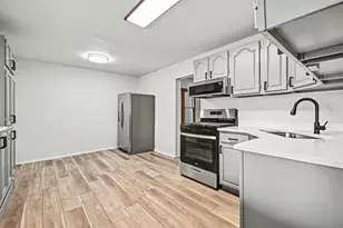737 Lebanon St, Aurora, IL 60505 - Photo 6