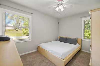 502 E Oak Street, Lake in the Hills, IL 60156 - Photo 20