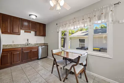 502 E Oak Street, Lake in the Hills, IL 60156 - Photo 8