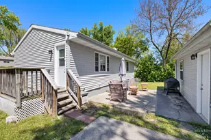 502 E Oak St, Lake in the Hills, IL 60156 - Photo 2