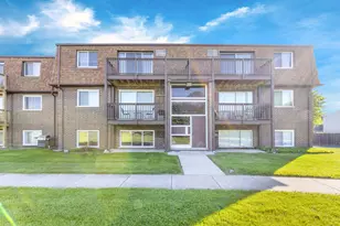 124 Boardwalk St, Elk Grove Village, IL 60007 - Photo 1