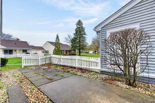 7225 Oxford Cir, Fox Lake, IL 60020 - Photo 20