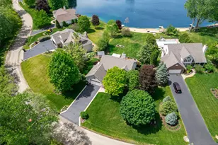 201 Tulip Cir, Island Lake, IL 60042 - Photo 4
