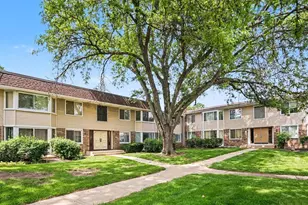 3008 Roberts Dr, Woodridge, IL 60517 - Photo 2