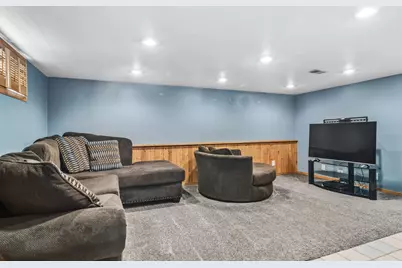 327 W Hawley Street, Mundelein, IL 60060 - Photo 12