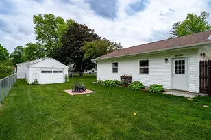820 S Locust St, Pontiac, IL 61764 - Photo 30