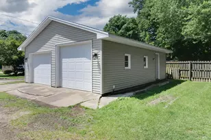 602 W 3rd St, Delavan, IL 61734 - Photo 2