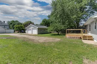 602 W 3rd St, Delavan, IL 61734 - Photo 44
