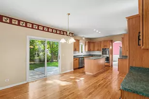 205 Willowwood Dr, Oswego, IL 60543 - Photo 8