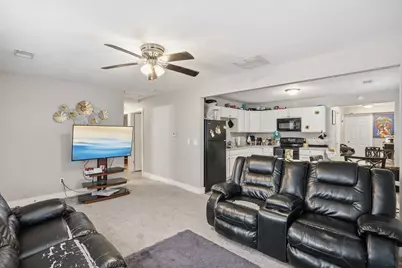 3202 W 67th Street, Davenport, IA 52806 - Photo 4