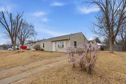 3202 W 67th Street, Davenport, IA 52806 - Photo 2